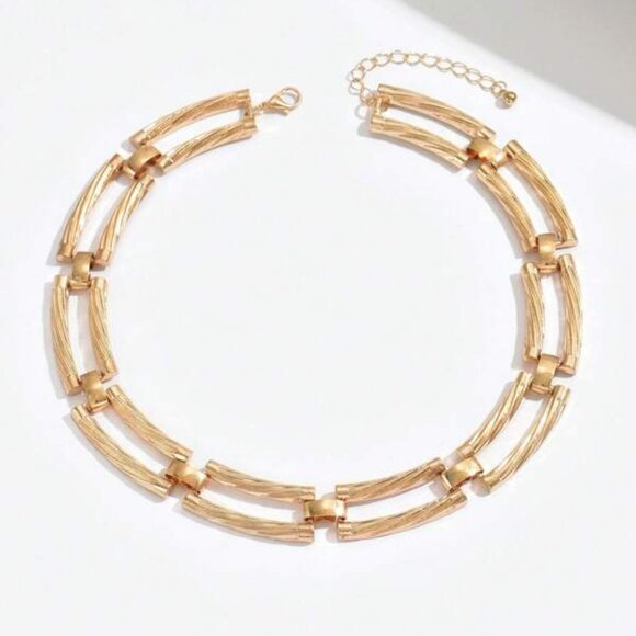 Bold Gold Link Collar Necklace - Picture 3 of 3